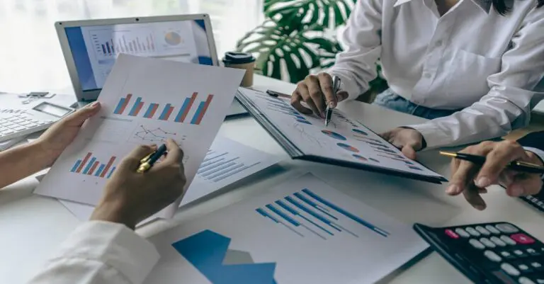 strategic-financial-planning-model-development-tips-strategies-signs-1-768×401